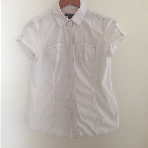 White button down short sleeved shirt - Picture 2 of 8